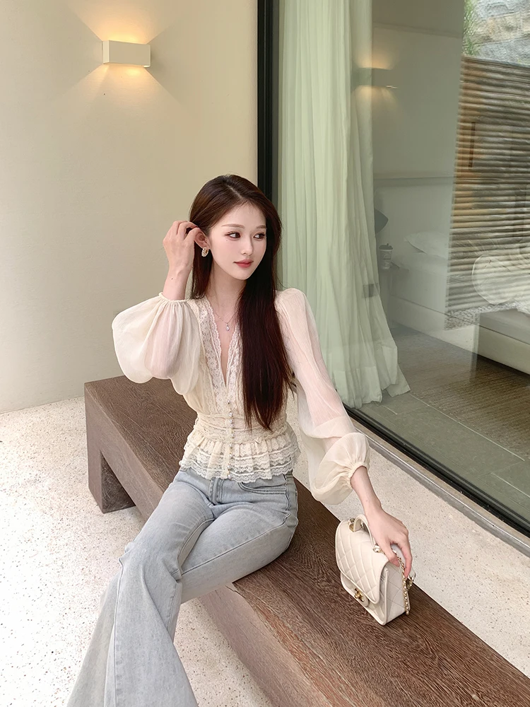 

Juicecola Fairy's Lace irt V-ne Slimming Pleated Lantern Sve Chiffon Pearl Button Top Korean Sle Commute Faion