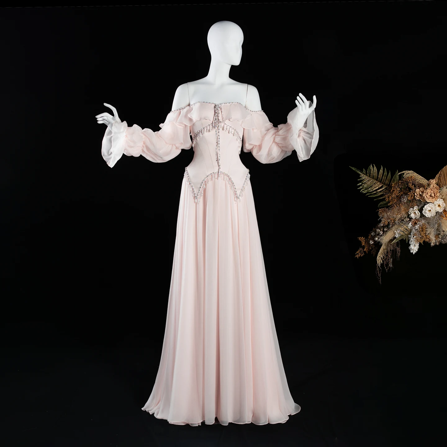 Sharon Said Luxuriöses Perlenrosa Abendkleid, schulterfrei, mit Rüschen, langen Ärmeln, Quasten, Chiffon, A-Linie, formelles Partykleid SS412, maßgeschneidert – Detail 7