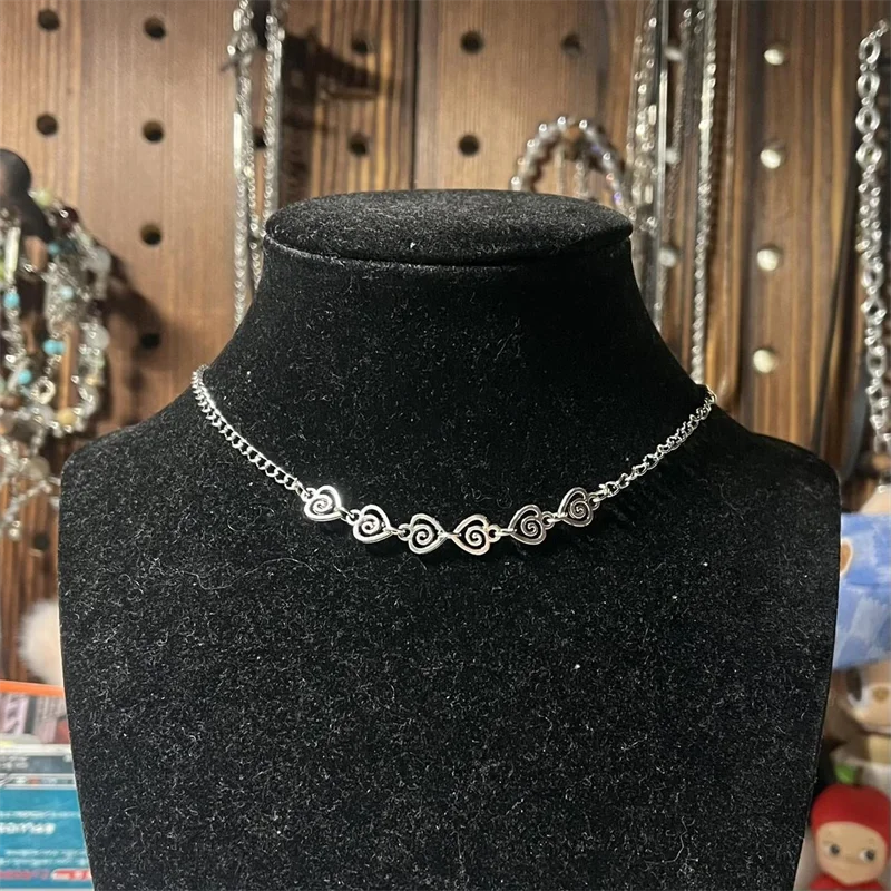 

Handmade Y2K Cute Mini Heart Spiral Pendant Dainty Choker Necklace for Women
