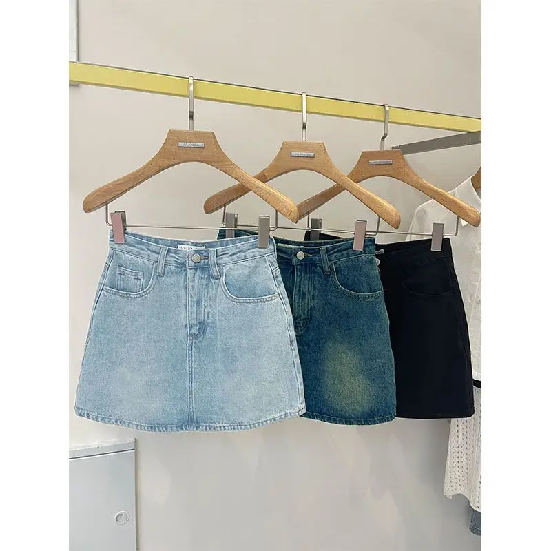 

Джинсовая мини-юбка с эффектом утяжки на бедрах для миниатюрных женщин, эластичная, 2025, укороченная модель, визуально удлиняющая ноги, в студенческом стиле, новинка весеннего сезона.