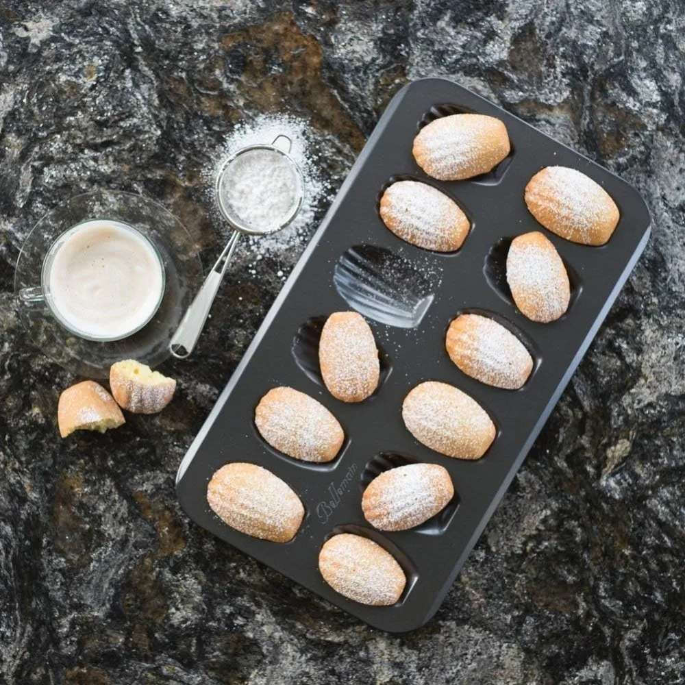 Nonstick 12-Cavity Madeleine Baking Tray Carbon Steel Easy To Demold Madeleine Cake Baking Pan Black Heat-resistant