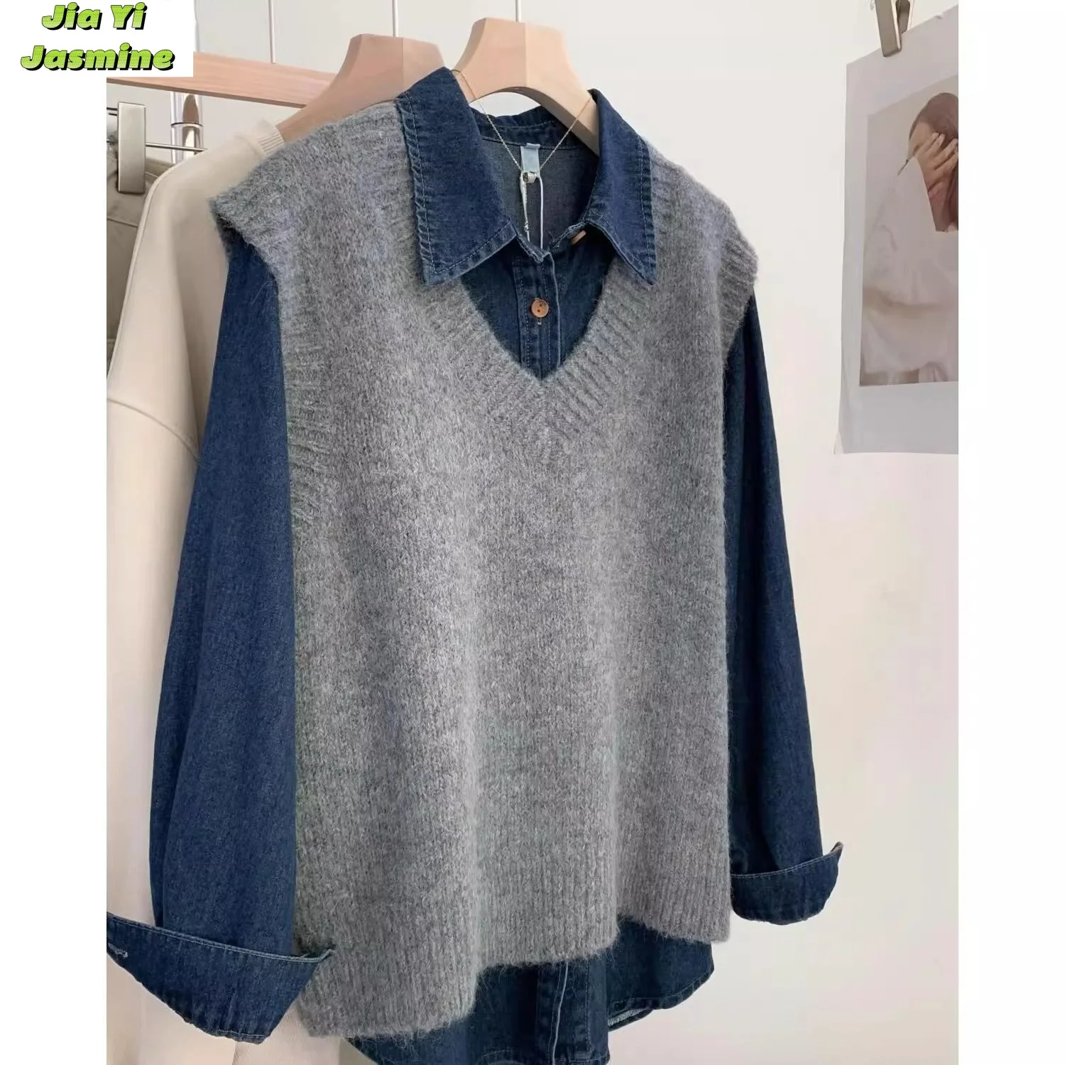 2024 nuova edizione coreana da donna all'inizio della primavera e dell'autunno Set interno gilet lavorato a maglia grigio con camicia di jeans impilata Set da 2 pezzi