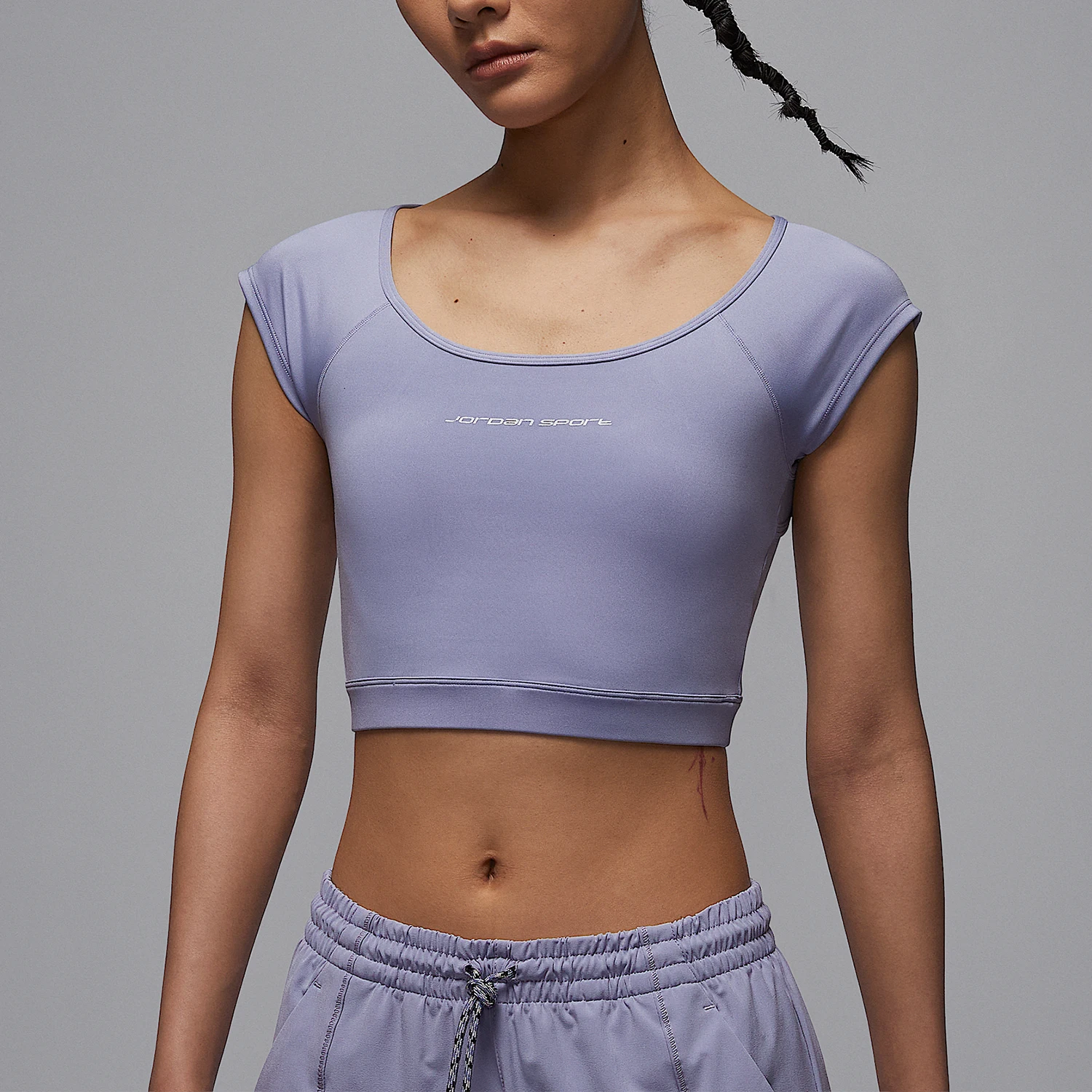 

Оригинальная женская дышащая футболка Nike JORDAN с короткой спинкой и полой спиной HJ0071-519