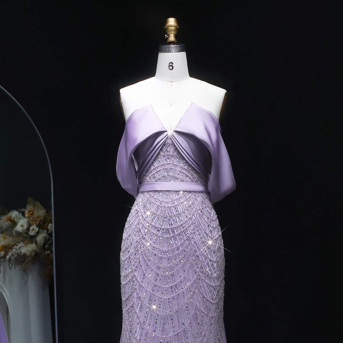Sharon Said Luxuriöses Flieder-Meerjungfrauenkleid, schulterfrei, aus Satin, mit Pailletten und Perlen verziert, für formelle Anlässe und Partys, SS624, maßgeschneidert. – Detail 6