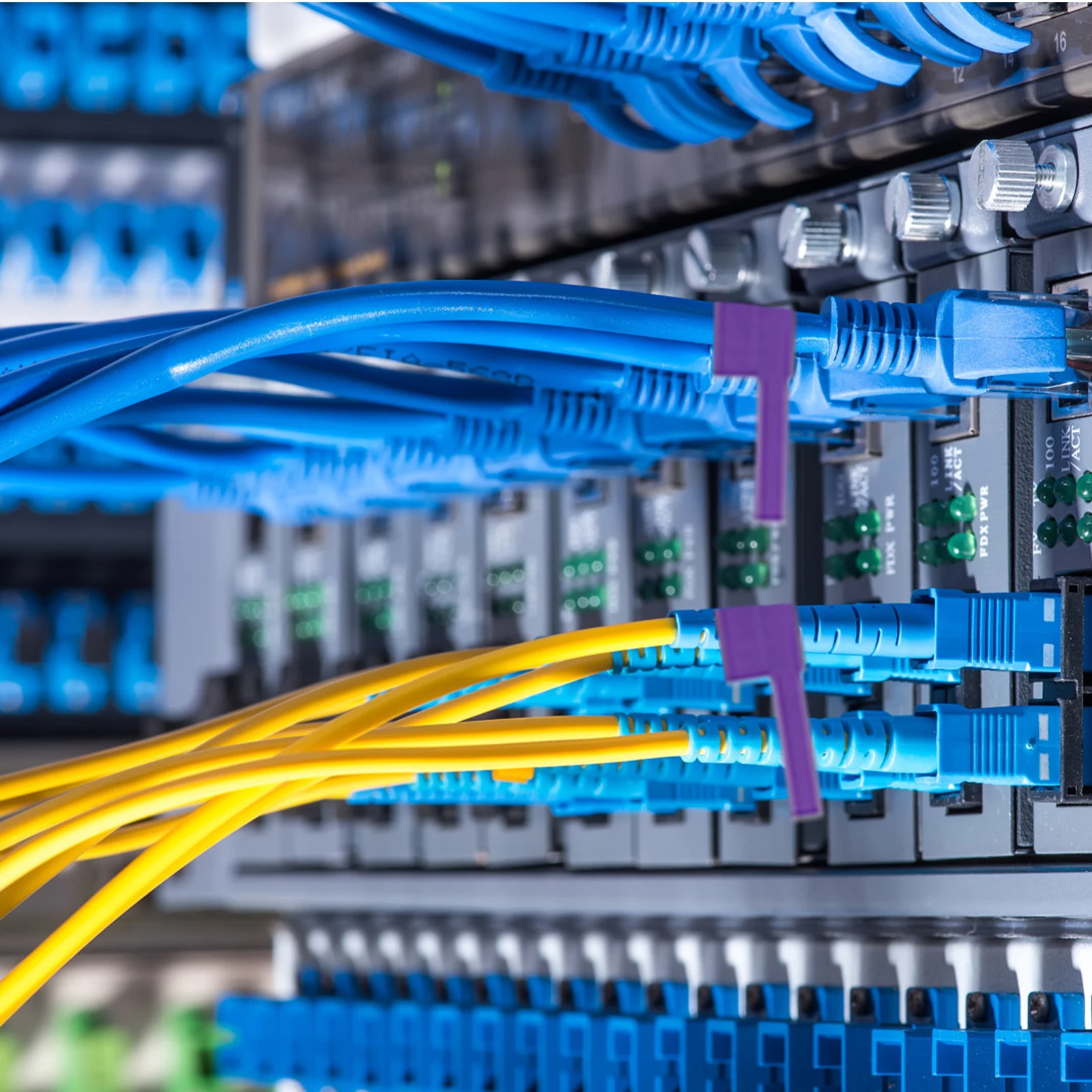 

40 Sheets Cable Labels Wire Tags Waterproof Oil Proof Stickers for ganizing Cables Wires Electrical Write on Identifier Folder