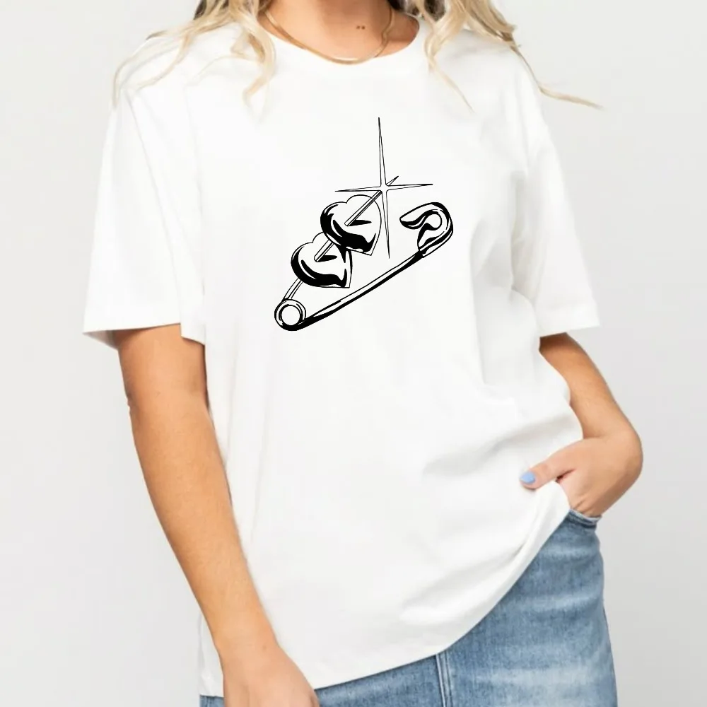 Minimalist Line Art Safety Pin Heart Women T‑Shirt Sketch Graphic Short Sleeve Tee O-Neck Casual Gothic Streetwear Cotton Tops.