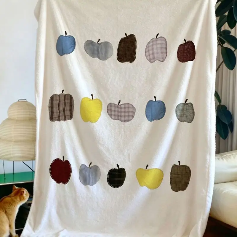 VIKAMA Vintage Apple Flannel Blanket for Bedroom Dormitory Nap Blanket Sofa Throw Blanket Air Conditioner Blanket