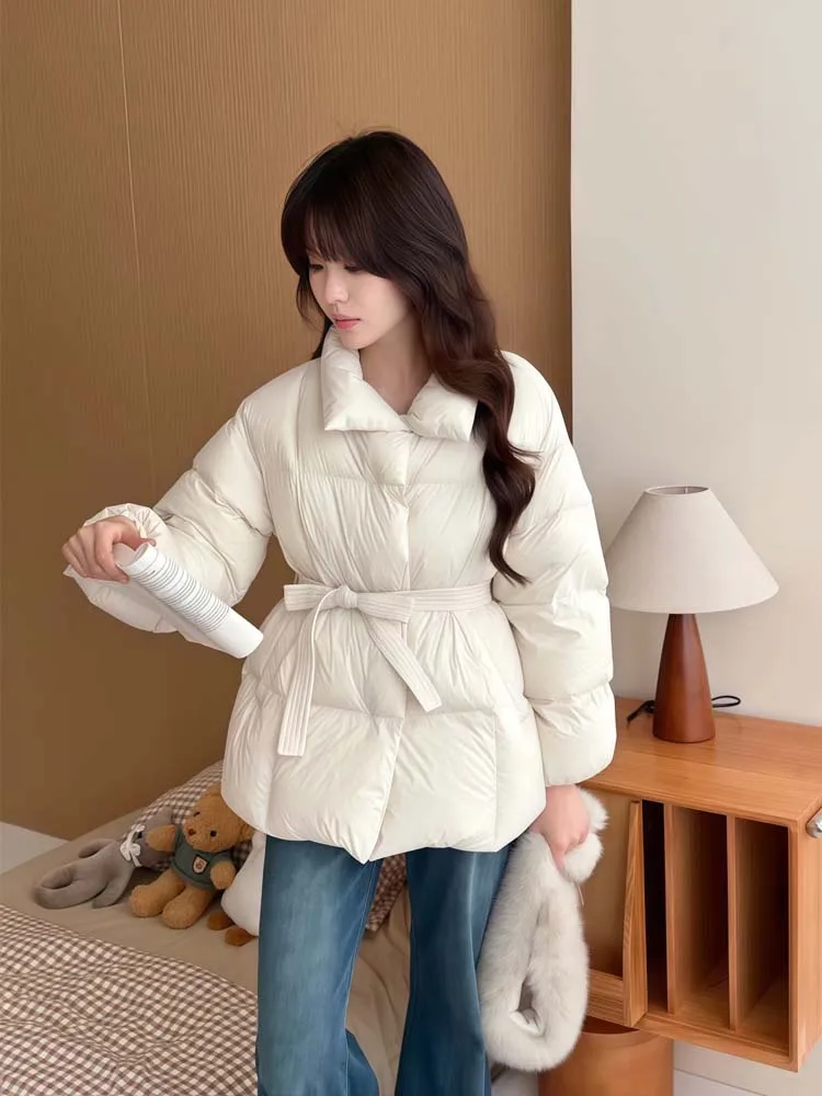 2025年冬 レディース ファッション ナチュラルファー襟付きダウンジャケット ブラック 厚手 パファージャケット サッシュ付き 暖かい 女性用アウター INKEO DJ541