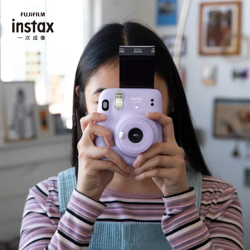 Nueva cámara instantánea Instax Mini 11 de exposición automática con un botón de joya de moda y un botón incandescente