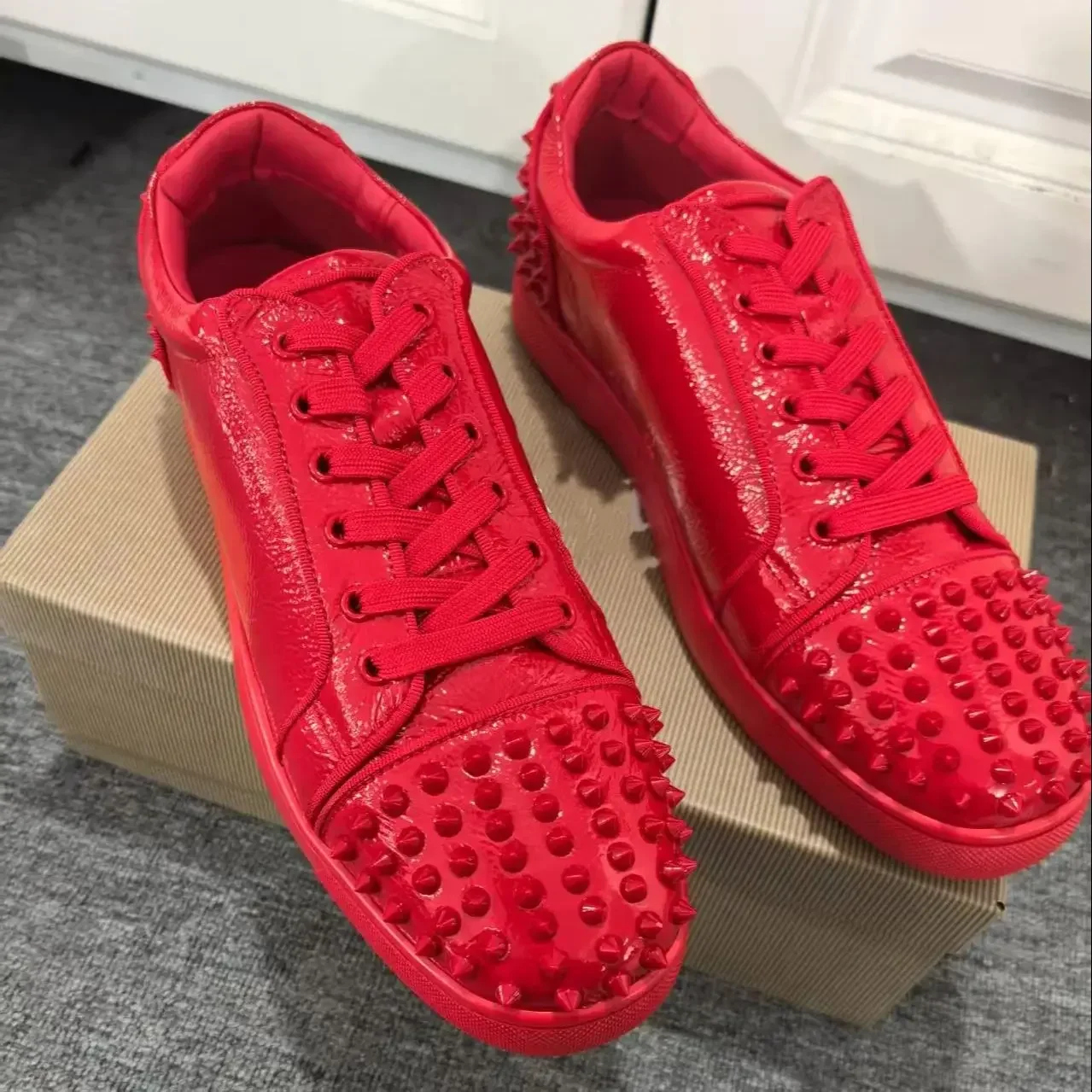 Red Patent Leather Mens Sneakers Flat Sole Heighten Shallow Zapatillas De Mujer Full Rivets Lace-Up Casual Sports Shoes Male