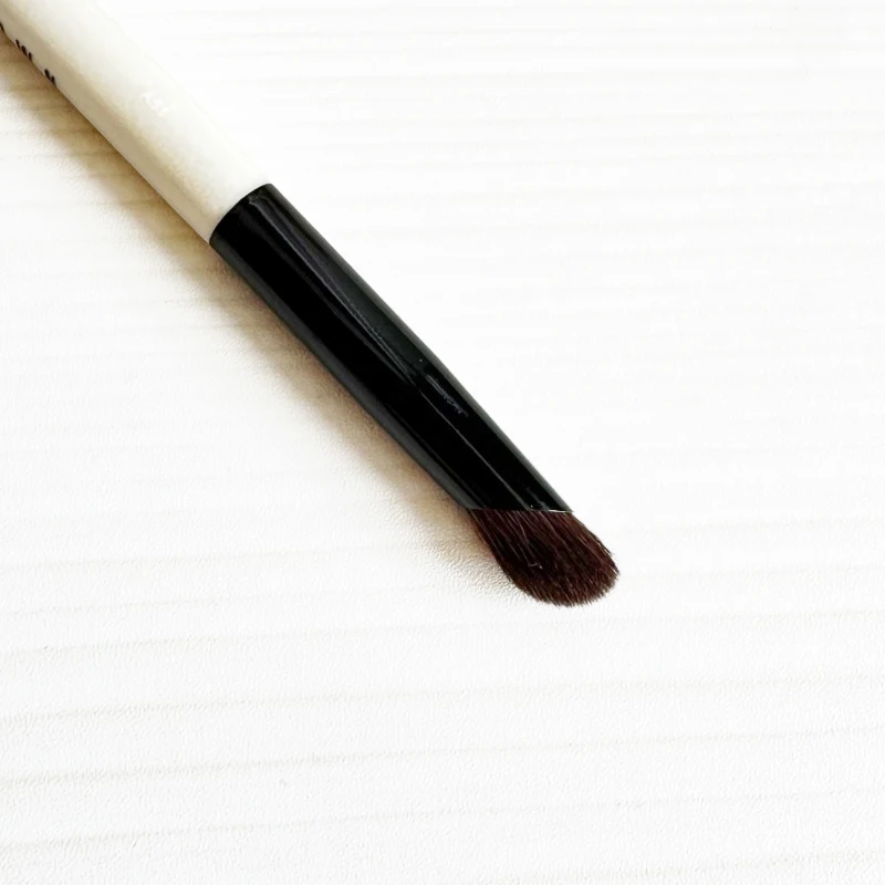 Makeup Brush Dual-ended Fingertip Full Coverage Eye Shadow Brush Wood Handle Synthetic Shadow Concealer Cosmetic Brush