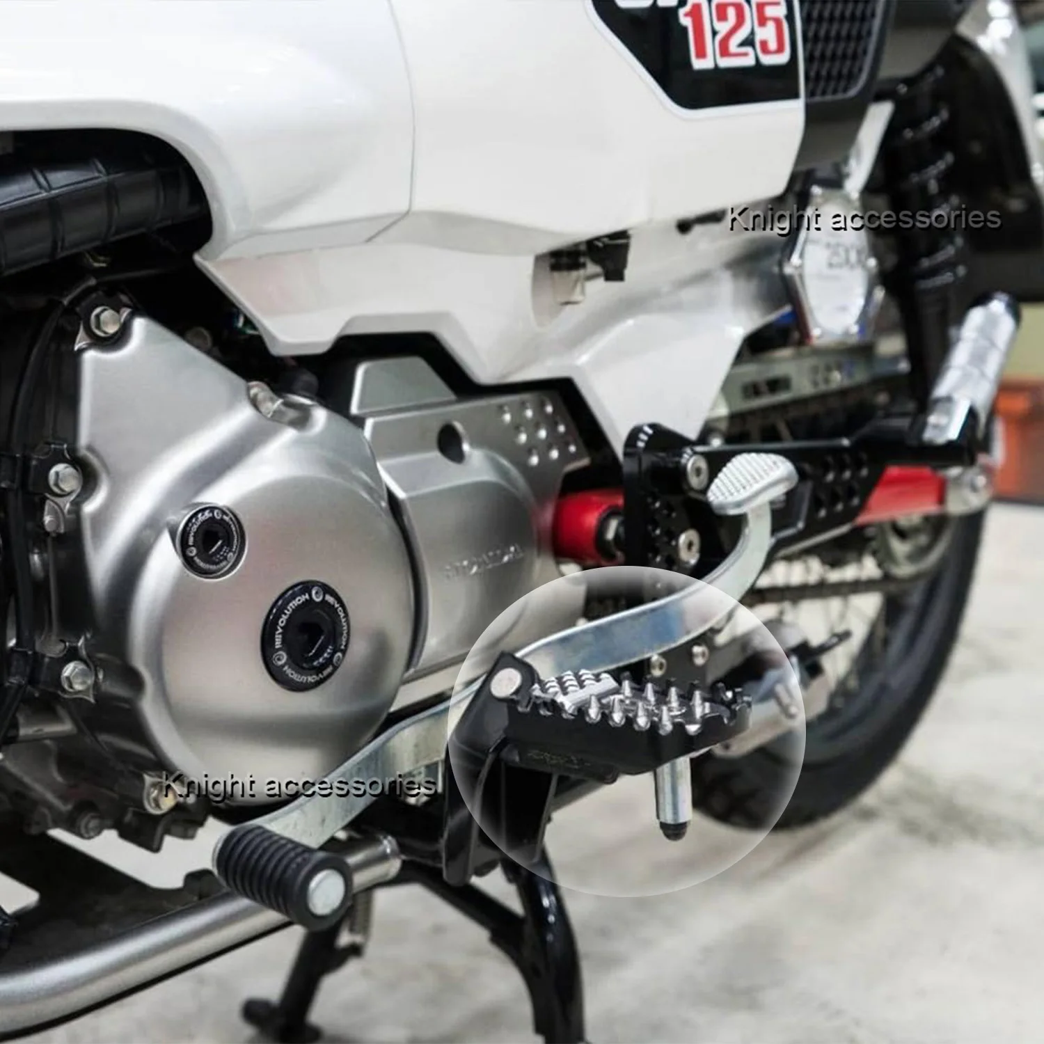 Motorcycle CNC Aluminum Spiked Front Footrest Off-Road Foot Pegs For Honda CT125 ct125 Trail 125 Hunter Cub JA55 JA65 2021-2024