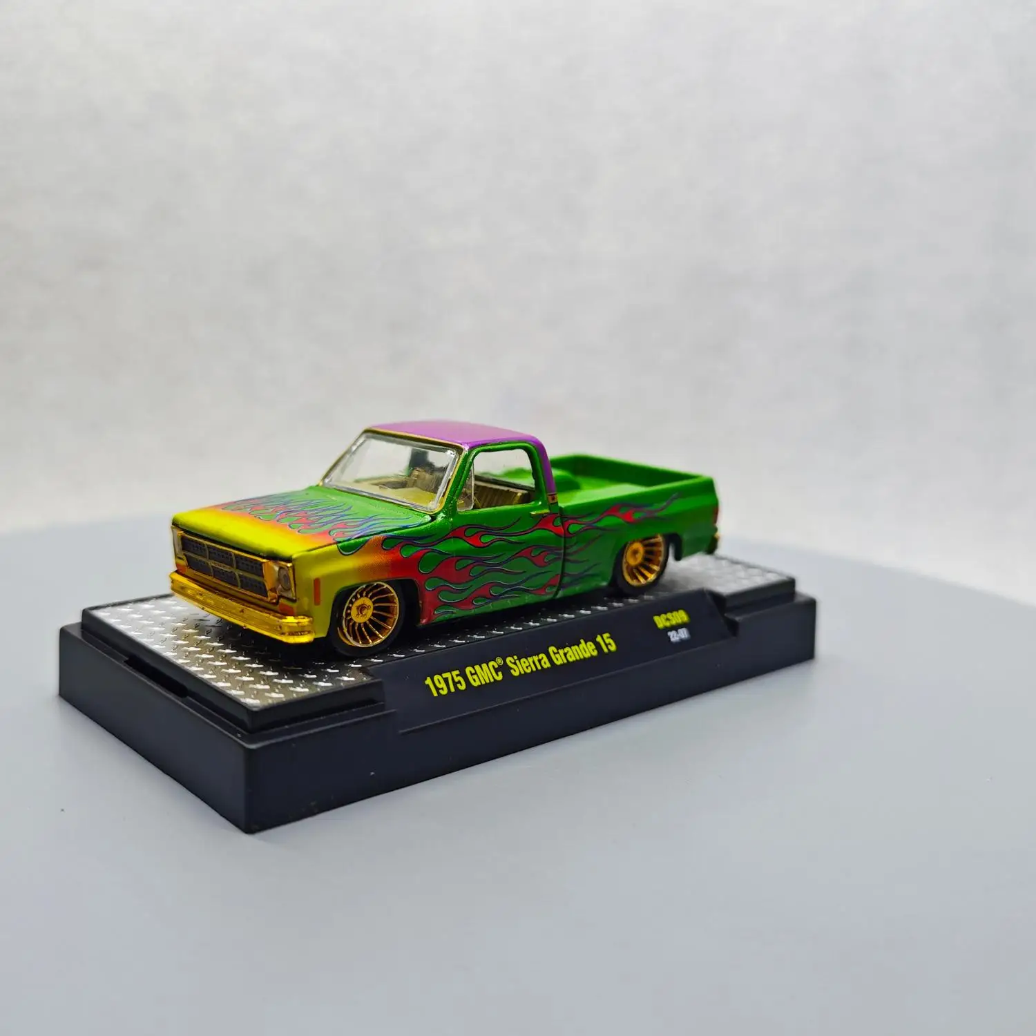 M2 Machines 1/64 1975 GMC Sierra Grande 15 Green Flame  Diecast alloy car model collection display child gift