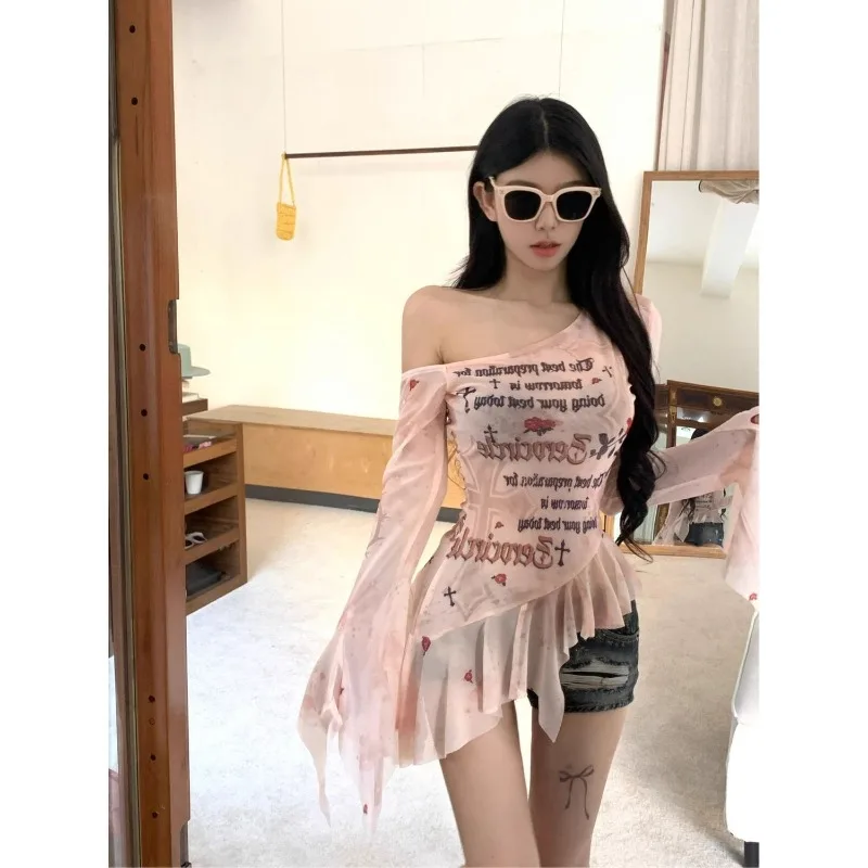 

Y2K Long Sleeved US Ruffled Edge Mesh Yarn Oblique Shoulder Tops Female Summer Hottie Sexy Silm Strapless Pagoda Sleeve T-shirt