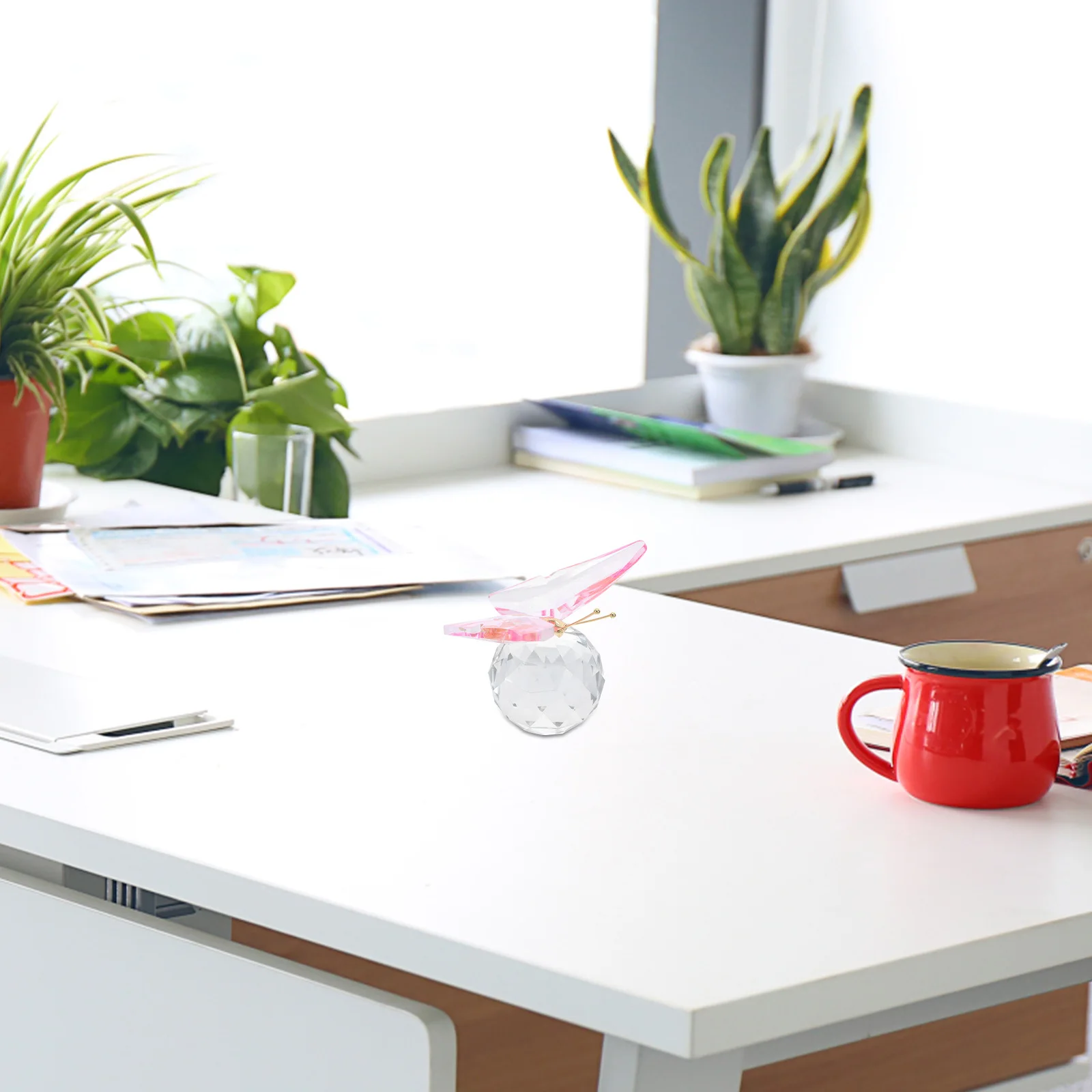 

Crystal Butterfly Pink Shimmering Ornament for Living Room Office Desktop Elegant Glass Animal Decor