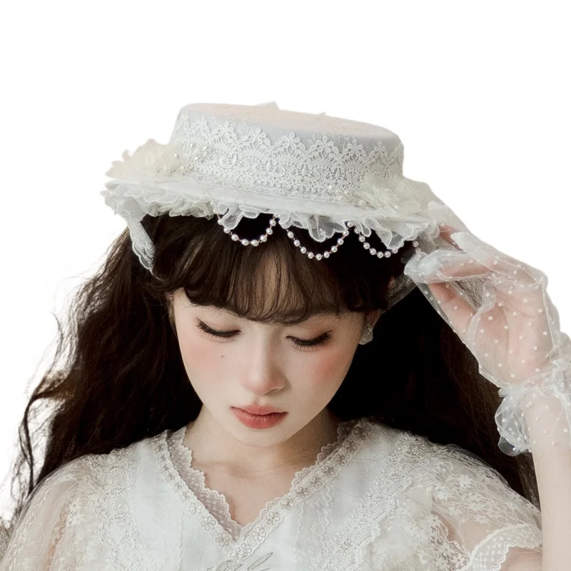 Cappello originale Lolita da donna 2025 Nuovo cappello a cilindro piatto elegante con cuciture in pizzo con perline vintage Cappello bianco in stile giapponese