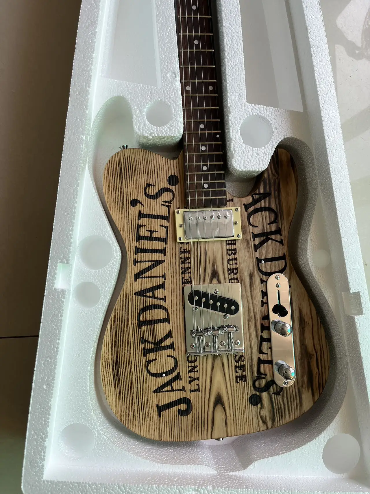 

Carving Old Electric Guitars in Natural Wood Color, with Professional Quality Assurance and Fast Delivery.