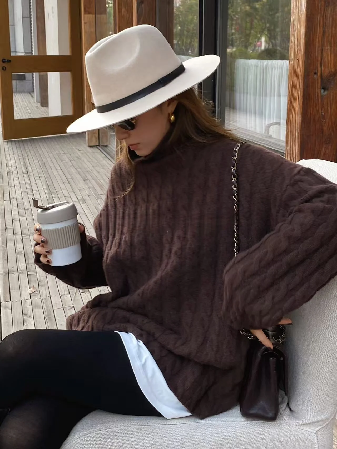 เสื้อสเวตเตอร์แคชเมียร์คอสูงสไตล์เรโทรสำหรับฤดูใบไม้ร่วงและฤดูหนาว ทรงหลวม หนา สไตล์ลำลอง ลายบิดเกลียว เหมาะสำหรับใส่เป็นเสื้อตัวใน