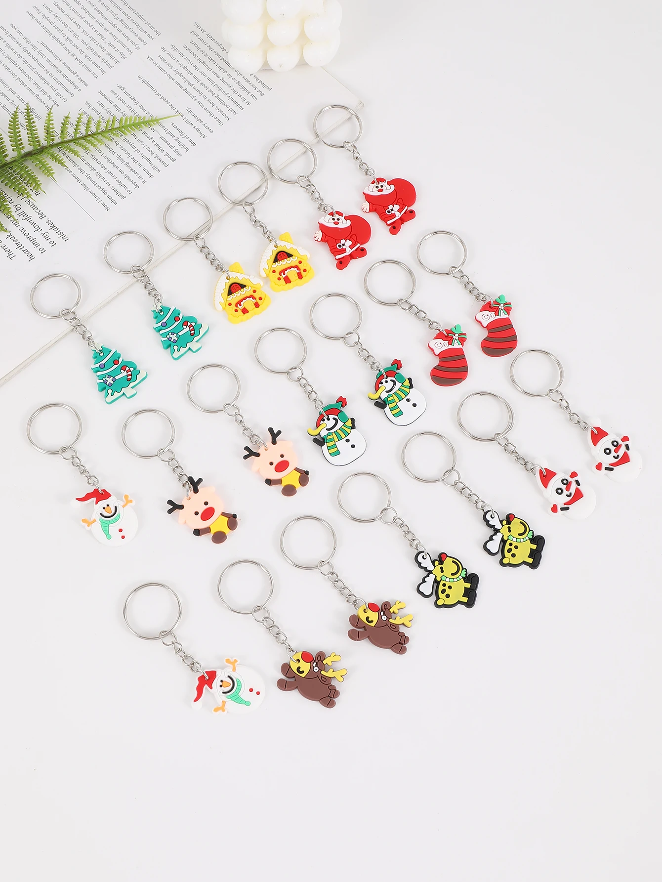 20pcsPVC Cartoon Christmas keychain keyrings for party gifts Christmas supplies back to school gifts