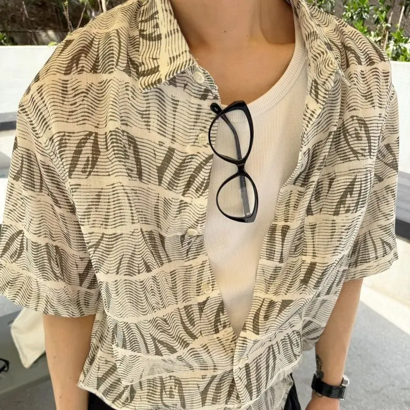 

2026 Summer New Stripe Printed Collar Shirt for Men Handsome and Versatile Short Sleeve Shirt