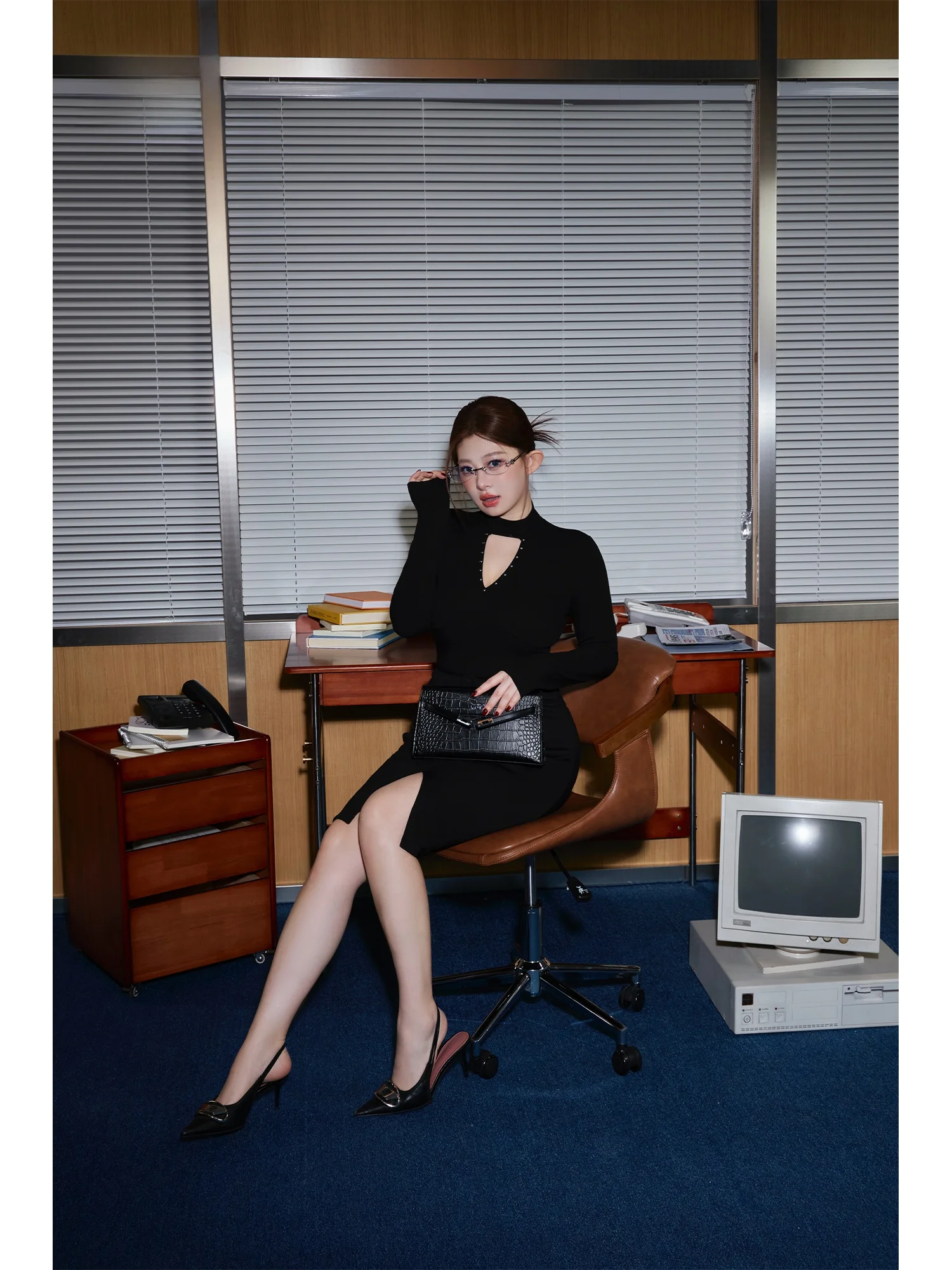 

Chic Bla Truffle Knitted Top 3D Rivet Ele Plump Pure Desire Women's Long Sve Regular Fit Button up Sweater