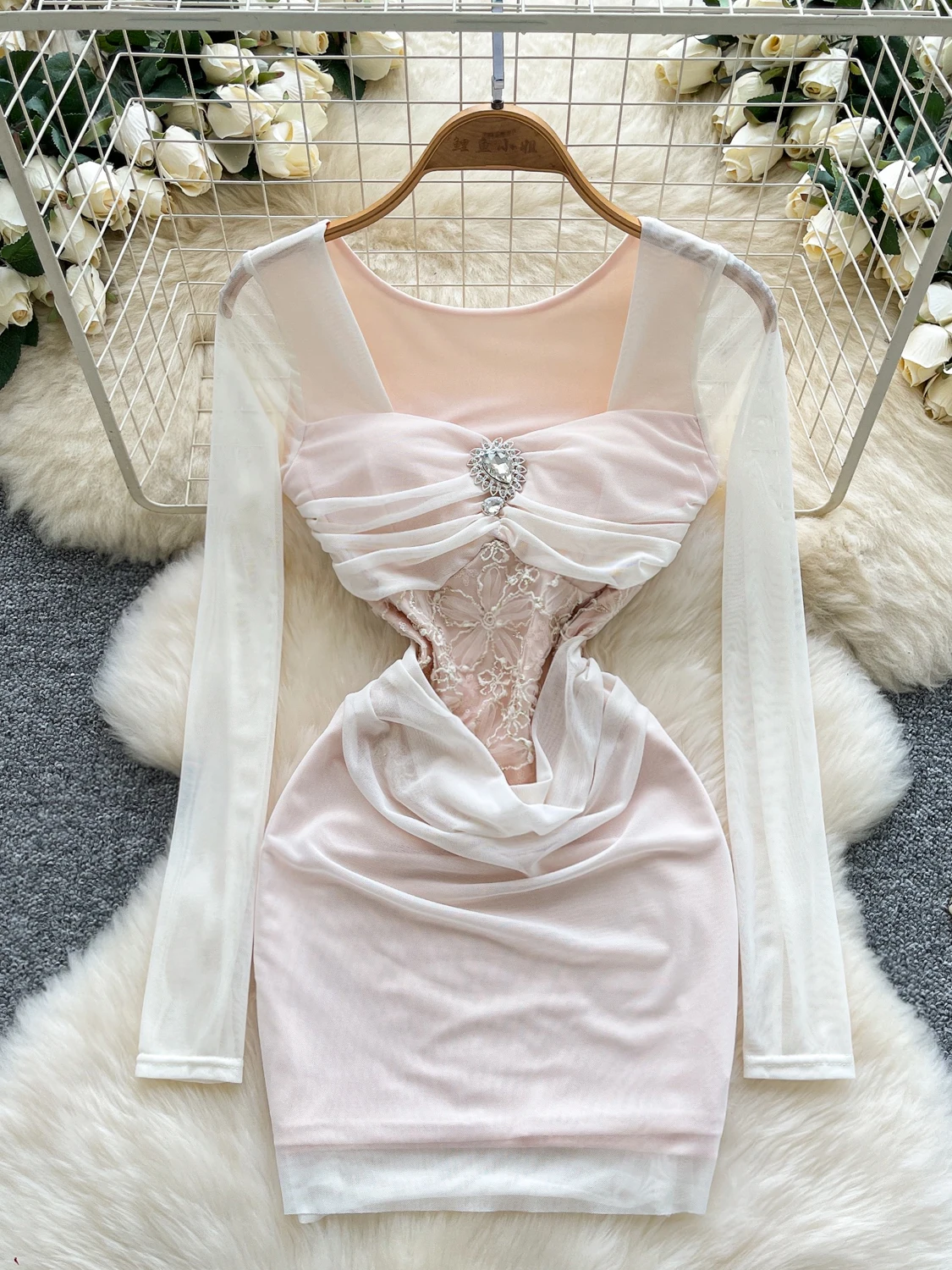 2026 جديد الخريف أزياء مثير ساحة طوق فستان بكم طويل الماس الديكور الدانتيل شبكة المرقعة قصيرة التفاف فستان قصير