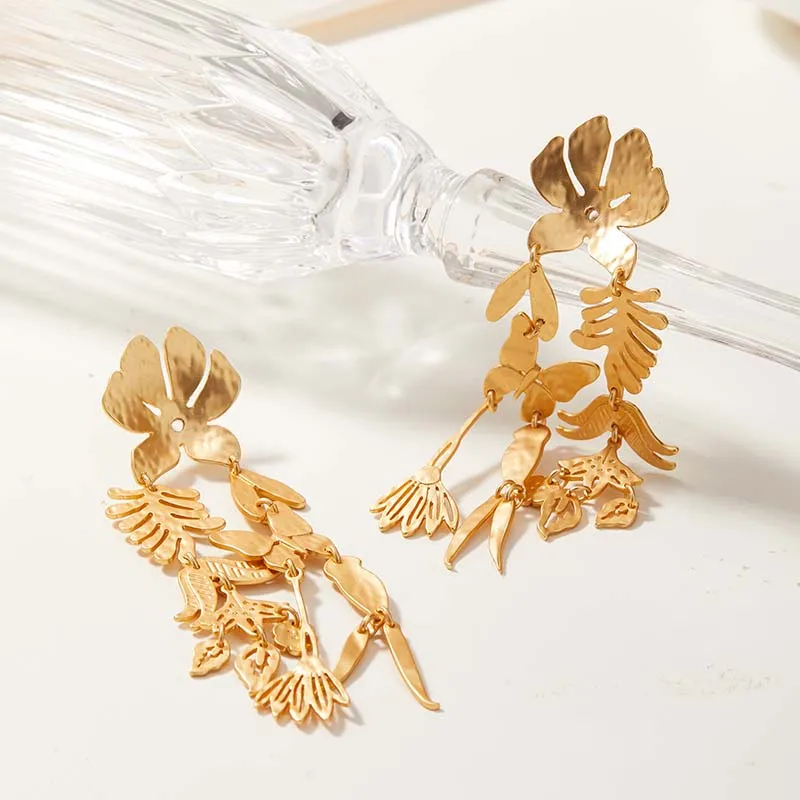 

Vintage niche floral earrings suitable for girls to wear and versatile