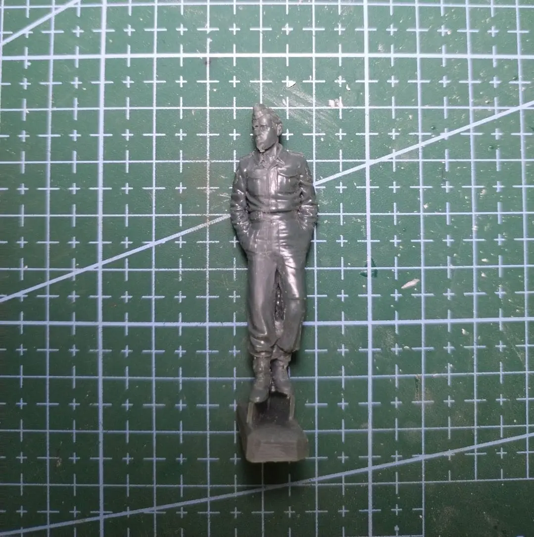 1/35 Resin Model Figure GK，British soldier ,   Unassembled and unpainted kit