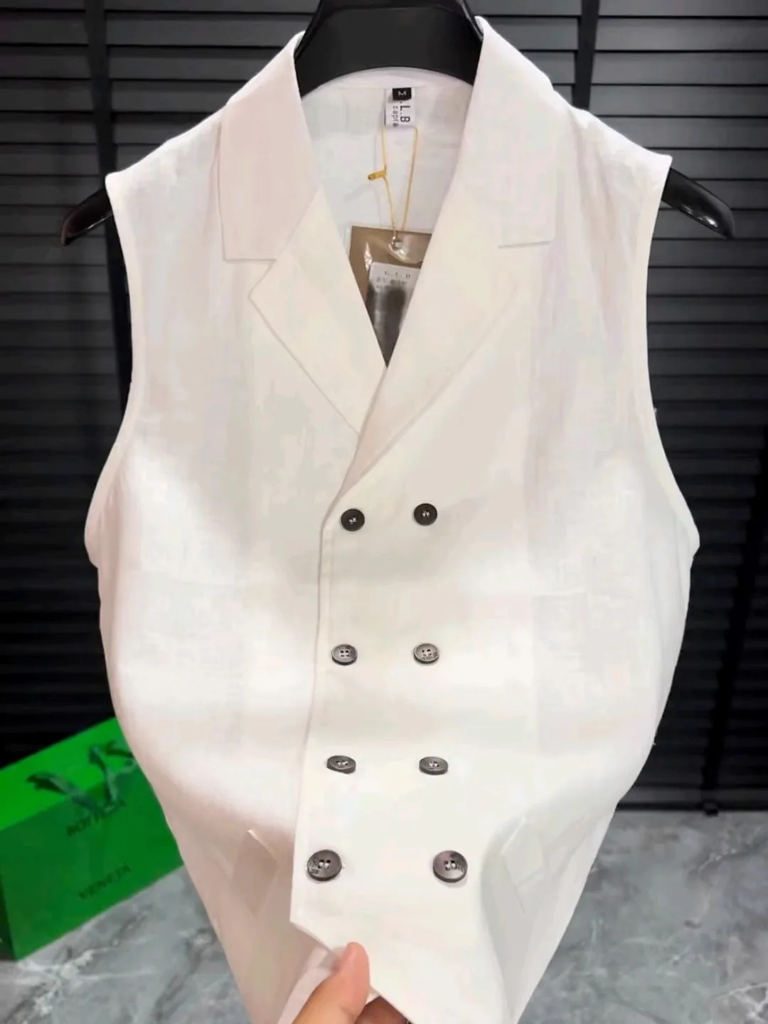 

High Quali Linen Svel Vest A02 for Men Summer Faionable Double Row Buttons Versatile Simple Color Luxury Light