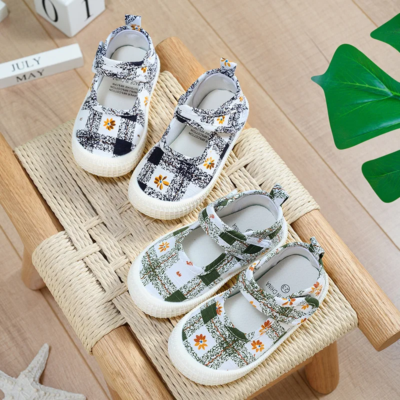 

Kindergarten Indoor Prints Canvas Shoes for Boys Breathable Hook & Loop Simple Kids Fashion Shallow Girls Casual Shoes 2023 New