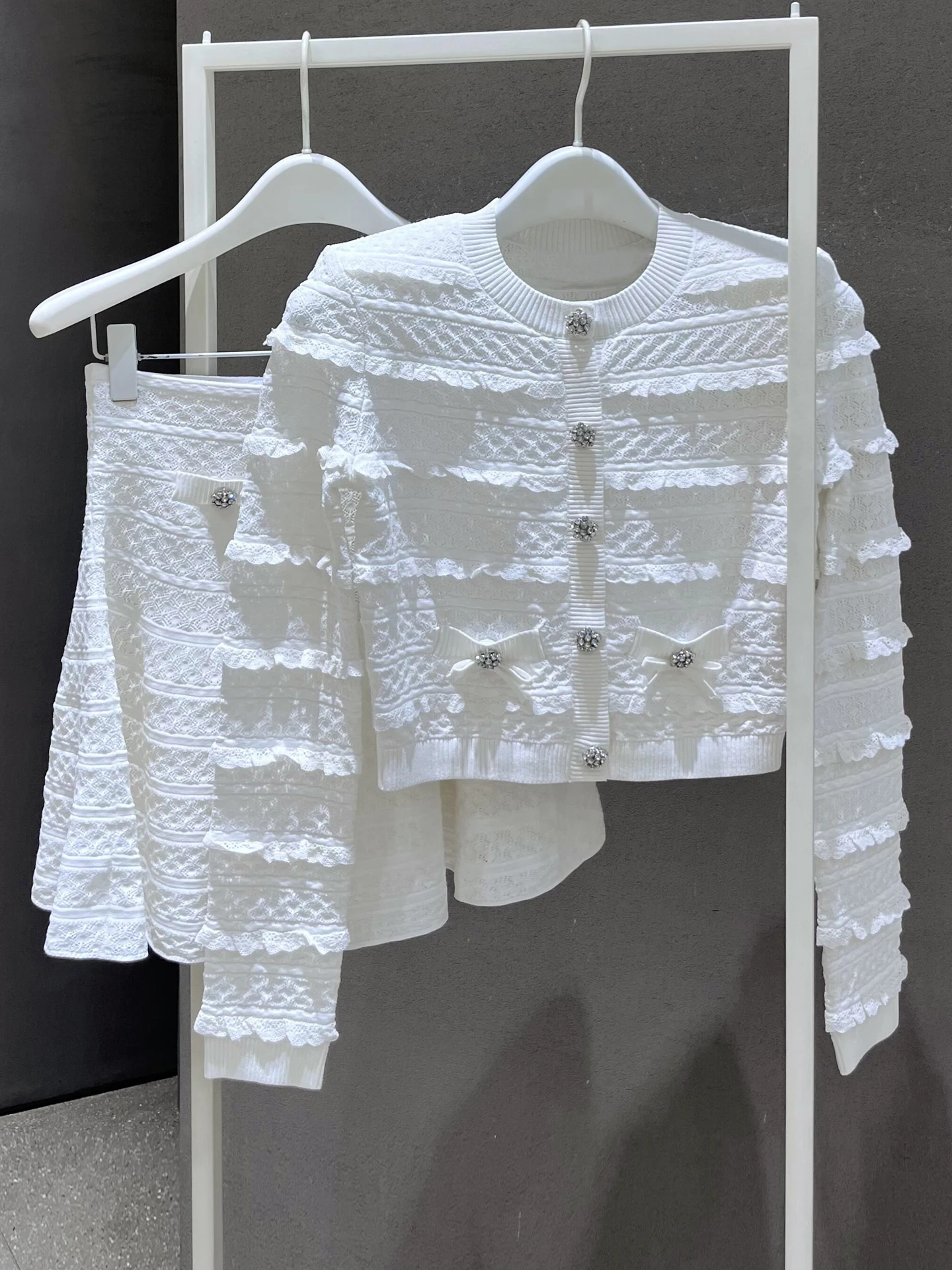 

Sweet Gentle Style Spring Knitted Cardigan Top with Lace Trim Comfortable Regular Fit Long Sleeve round Neck Short Length