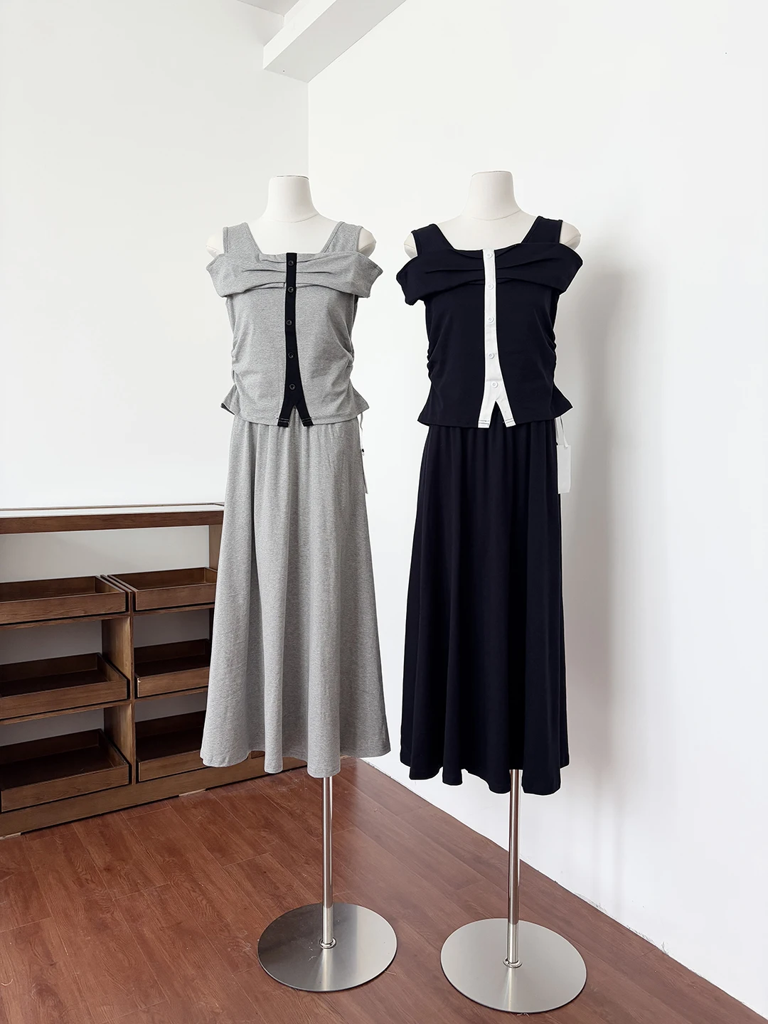 

Fashionable Grey Contrast Color Shoulder Bared High Waist Skirt Two Piece Set Korean Style Retro Summer New Arrival Wome...