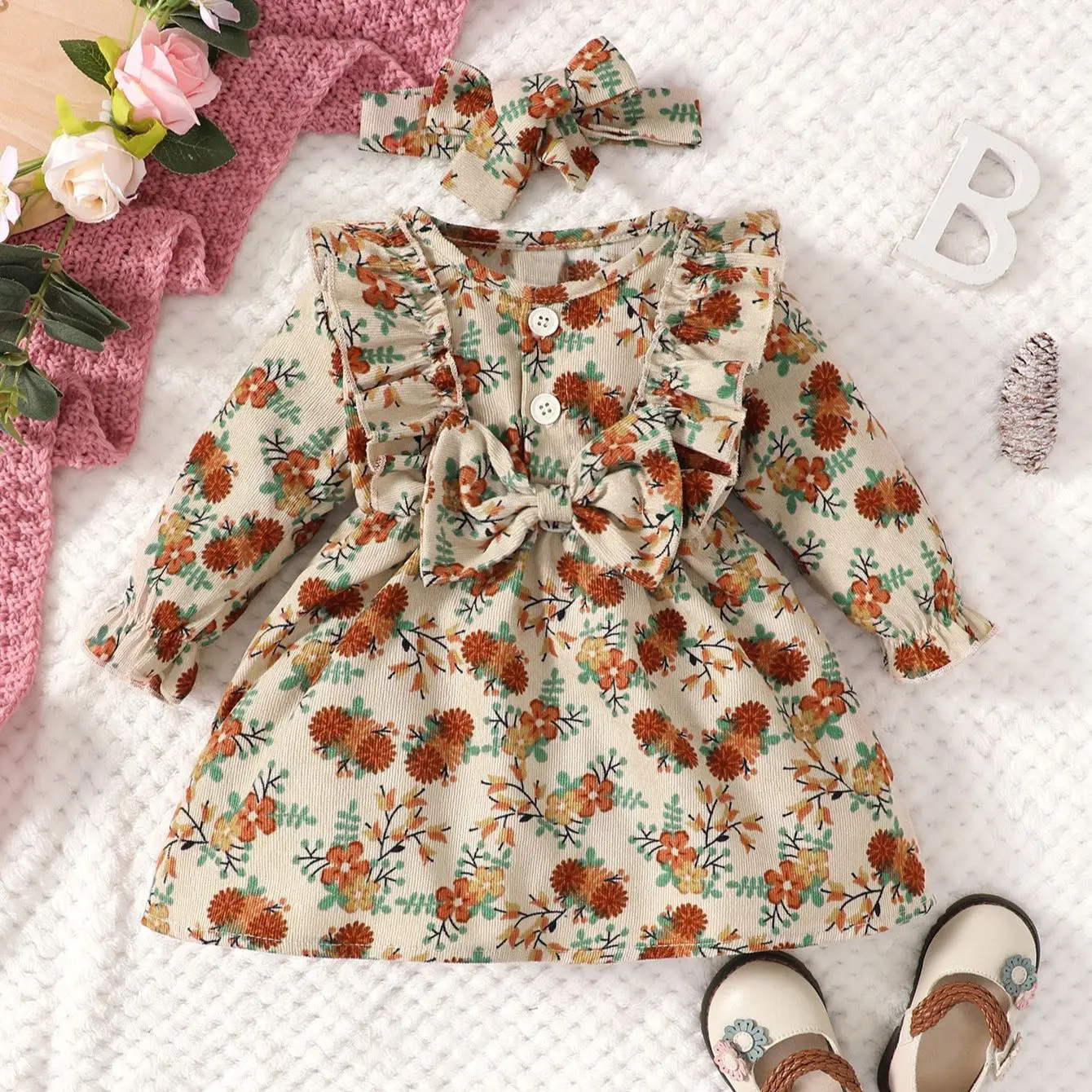 0-2-year-old newborn baby girl spring and autumn round-necked long-sleeved button frilly small floral fashion cute dress