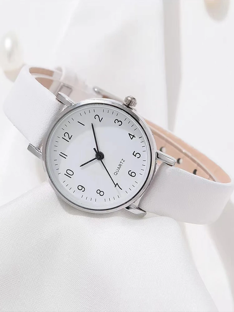 男性と女性のための愛のペンダントとネックレスの組み合わせを備えたパーソナライズされたクォーツ時計,用途が広い,クリエイティブなカップルの腕時計,4個