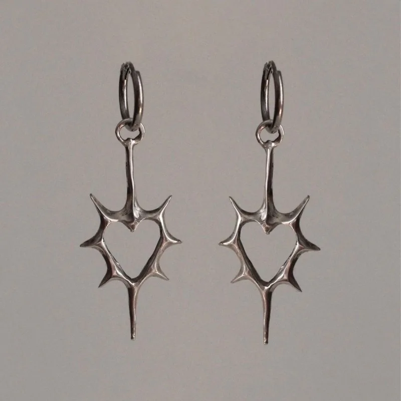 2pcs Punk Rock Hollow Thorns Love Heart Pendant Hoop Earrings for Women Men, Lover Fashion Cool Rivets Spike Earings Jewelry