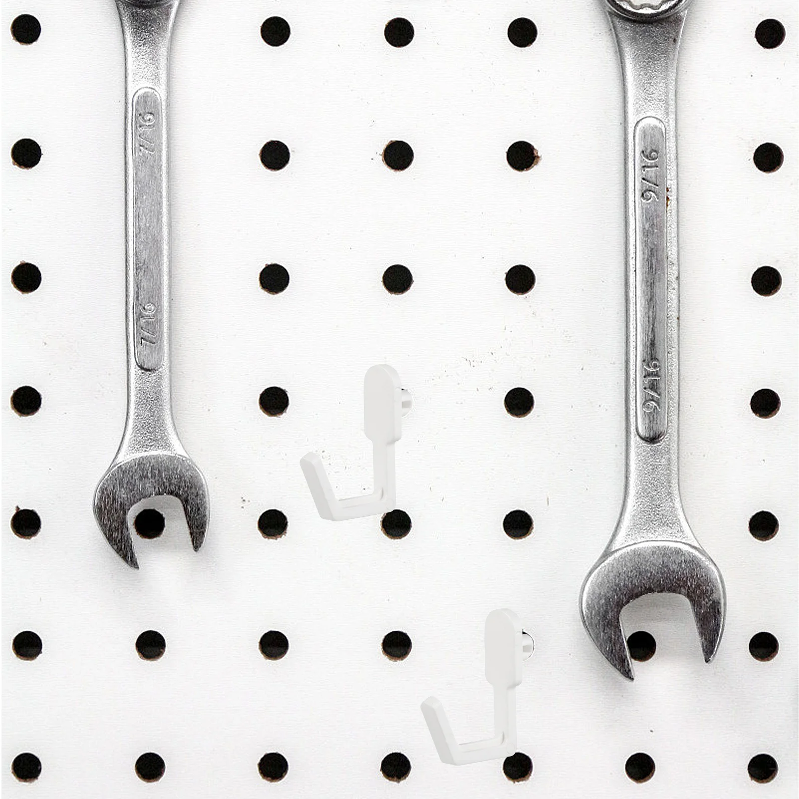 

20Pcs J Shape Hook for Peg Board Plastic Storage Hook Display Shelf Hanger Workshop Garage Organizer Utility Tool