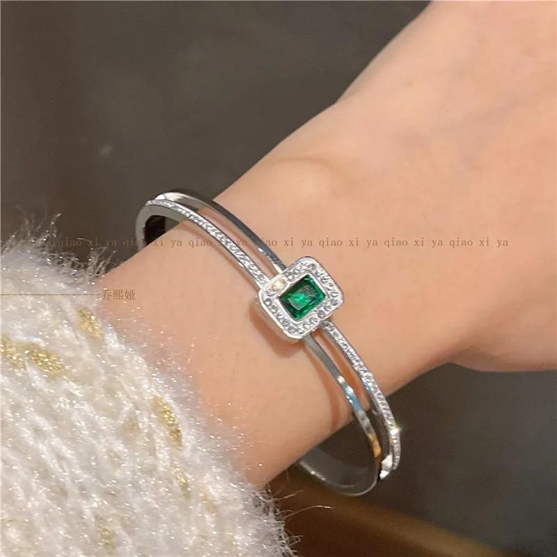 CC Cuff Bracelet Imitation Emerald Stainless Steel Double Layer Adjustable Bangle Elegant Jewelry No Color Change Party J901