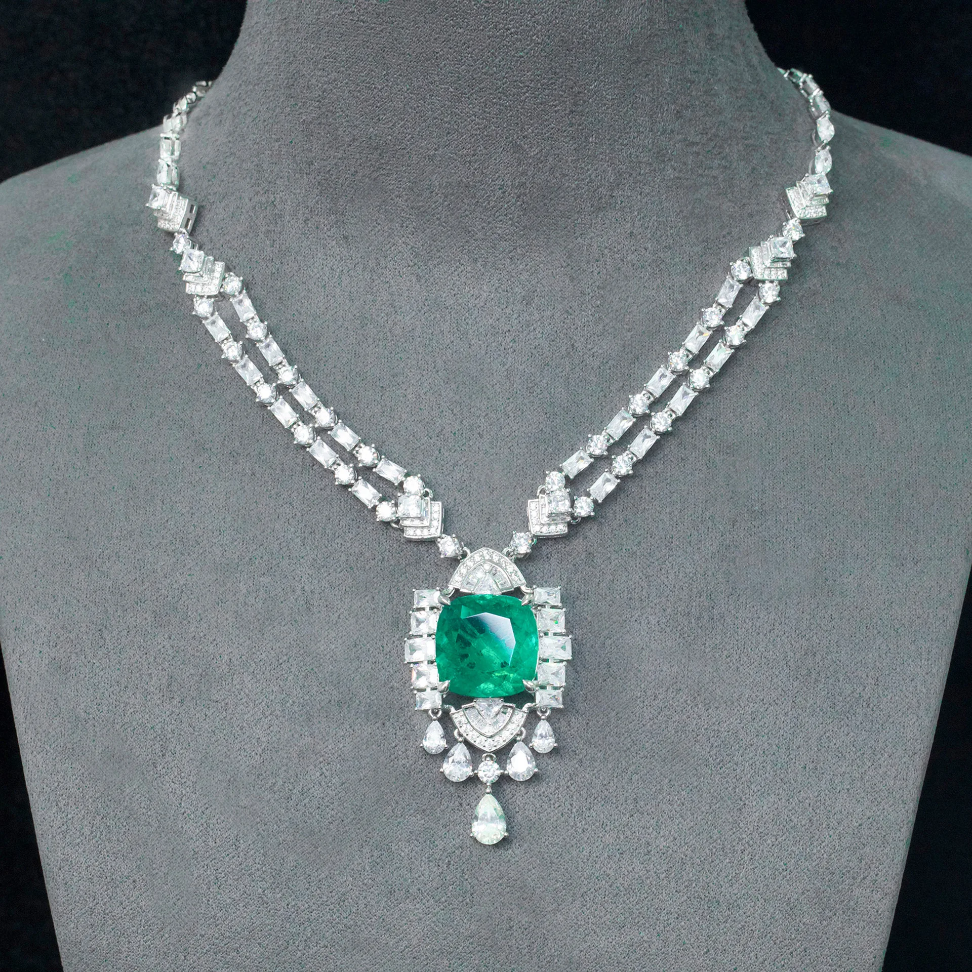 

New S925 Silver Necklace with High Carbon Diamond Wood and Green Pillow Cutting Decoration for Girls, Wedding Jewelry
