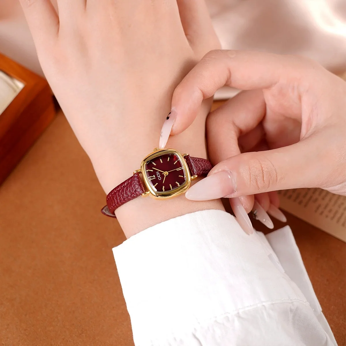 Top Brand Retro Style Square Red Leather Girl Quartz Watch Casual Waterproof Arabic Numerals Watches