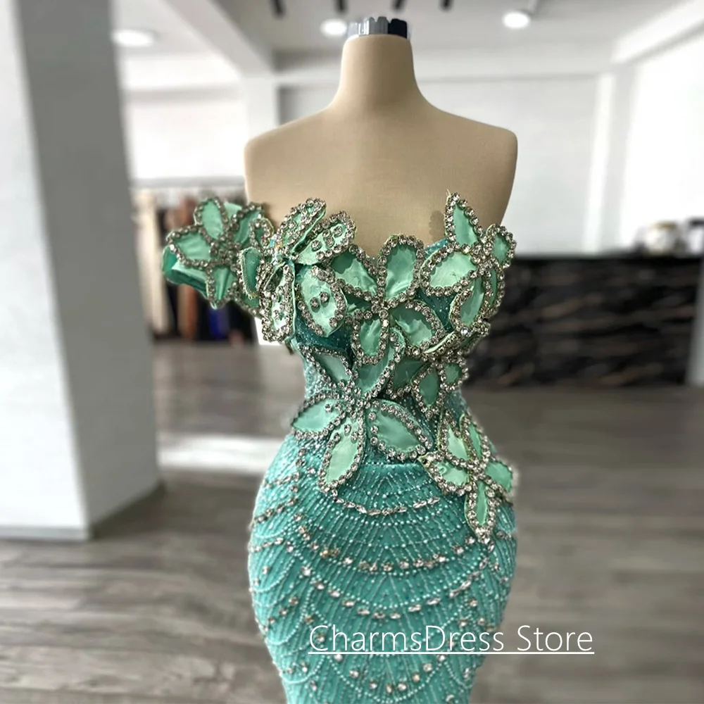 Abito da sera a sirena di lusso personalizzato con spalle scoperte Fiori di cristallo Sweep Train Perline Abito da ballo Abiti da festa per spettacoli