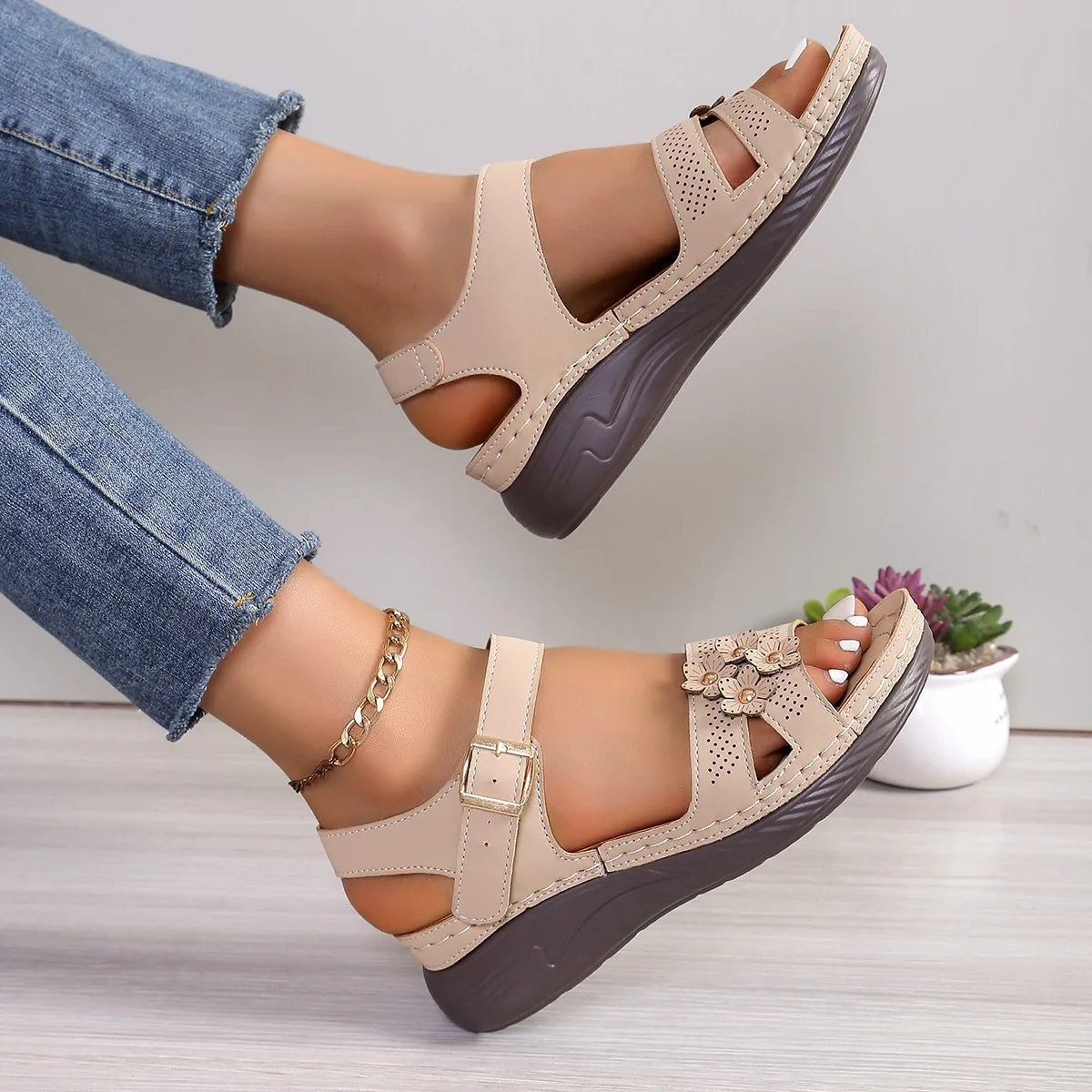 2026 New Ladies' Sandals - Stylish Orthopedic Wide-toe Soft-soled Beach Wedge Sandals - Women's Casual Outdoor Shoes