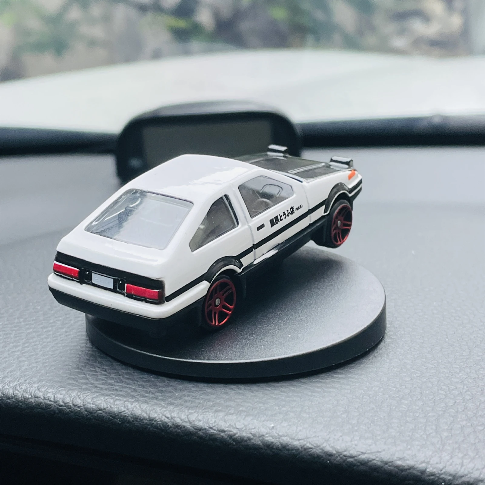 Car AE86 Drift Rotating Ornaments Auto Dashboard Turning AE86 Racing Model Deco Car Interior Classic Center Console Decoration