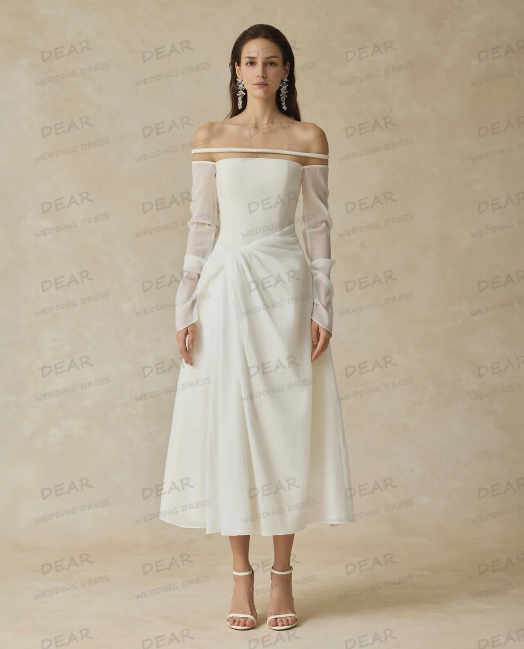 ชุดแต่งงานแบบเรียบง่ายความยาวระดับชา แขนยาวเซ็กซี่ ทรงเอไลน์ ชุดเจ้าสาวสำหรับผู้หญิง เปิดไหล่ ชุดราตรีงานเลี้ยง ชุดเจ้าสาวแบบสั่งตัด