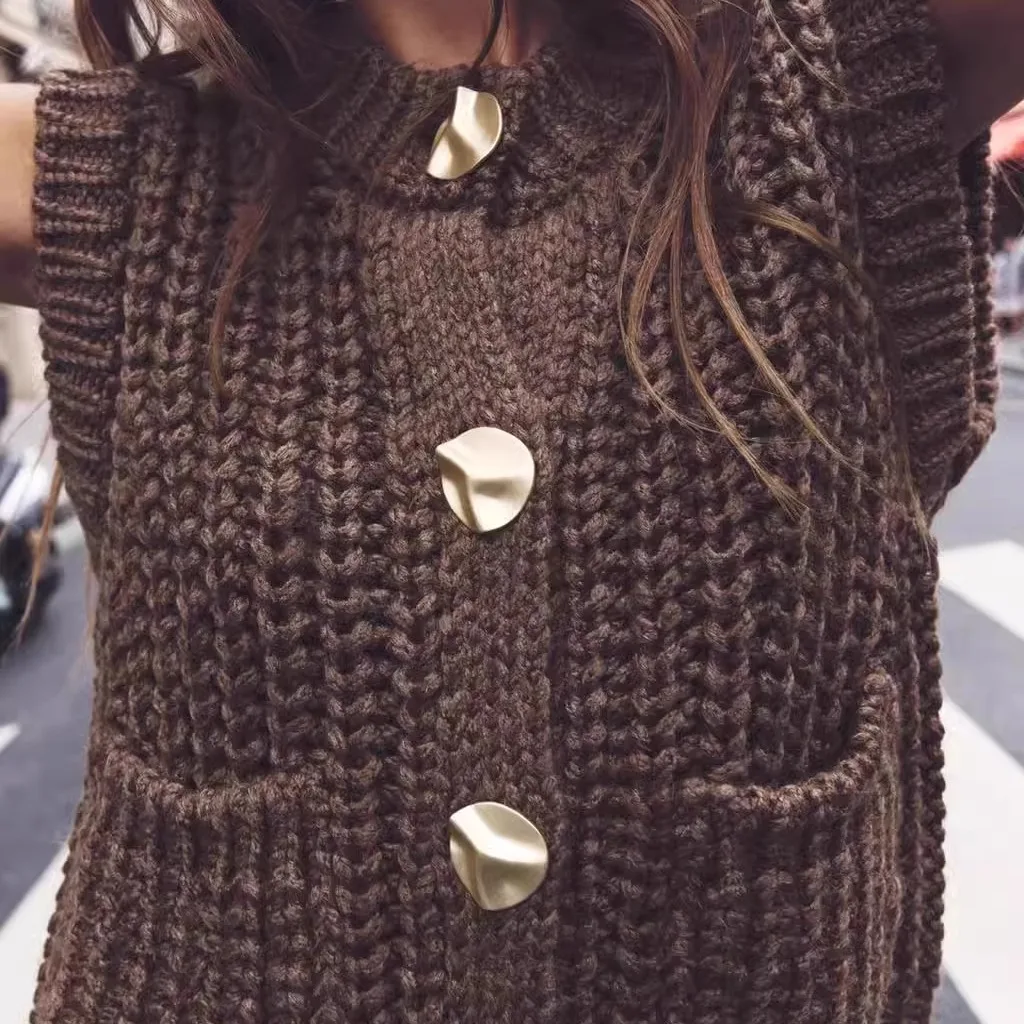 

Autumn Winter Women's Knitted Vest Gold Embellied Buttonl ort Sve round Ne Coarse Needle Alluring Faion Piece