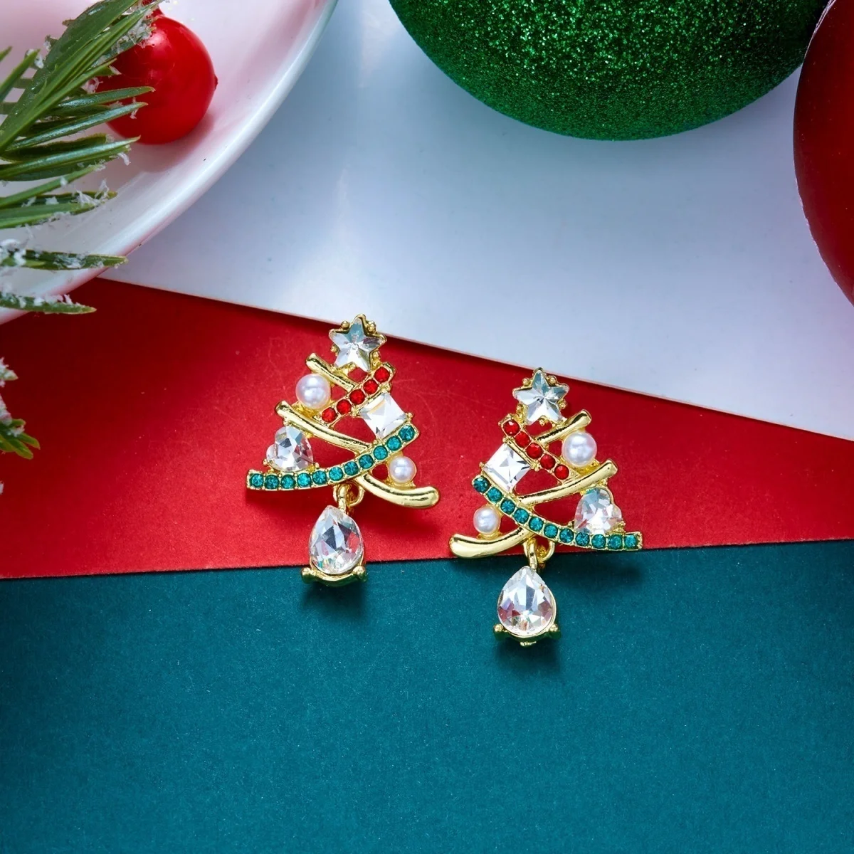 Rot-grüne Strass-Stern-Ohrringe mit hohlen Weihnachtsbaum- und Wassertropfen-Quasten für Damen – Modische Weihnachtsbaum-Ohrringe für Partys und Schmuck – Detail 22