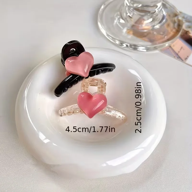 2-teiliges Set mit niedlichen herzförmigen Haarspangen aus Kunststoff, geeignet für Damen. Leuchtende Farben, perfekt für seitliche Ponyfransen – Detail 3