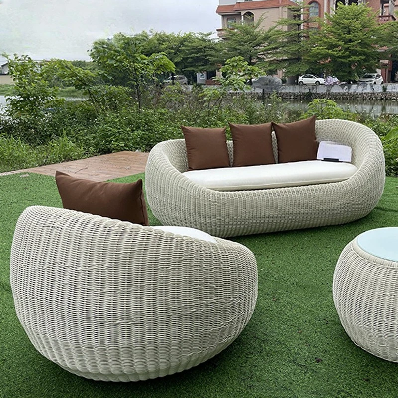 Sofá de vime ao ar livre pátio varanda hotel panorâmico jardim ao ar livre criativo lazer cama de vime combinação móveis