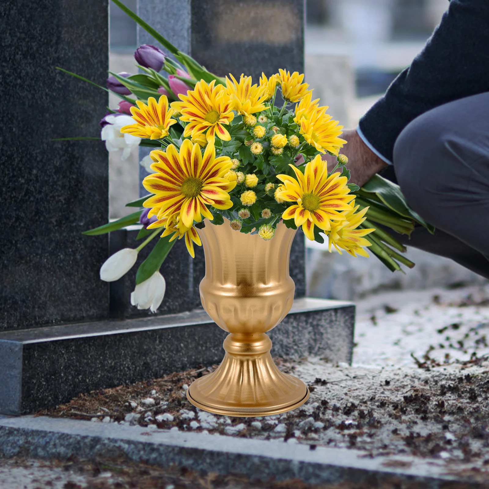 

2Pcs Iron Cemetery Vase Grave Flower Holder for Headstone Decorative Urn Planter Memorial Garden Flowerpot Outdoor Decoration