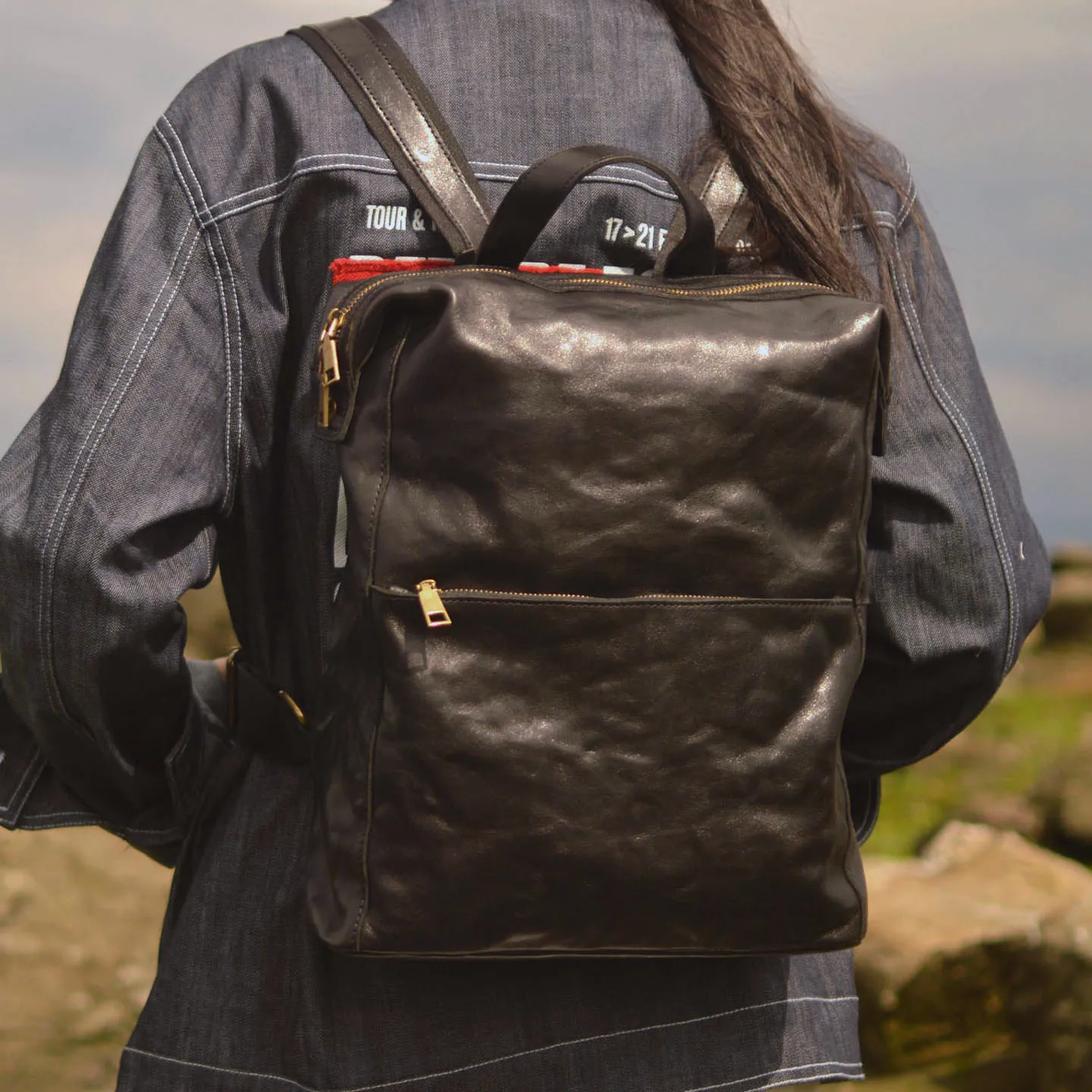 AETOO Leather double shoulder bag for women, suitable for daily commuting, outdoor activities or casual wear. Made of vegetable-