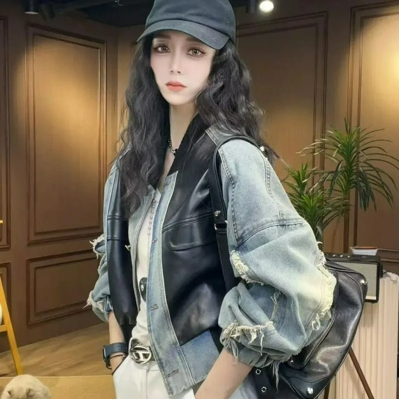 

Новая осенняя коллекция особенности модной джинсовой и лоскутной кожаной куртки из искусственной кожи. Высококачественная и молодежная атмосфера для женщин.